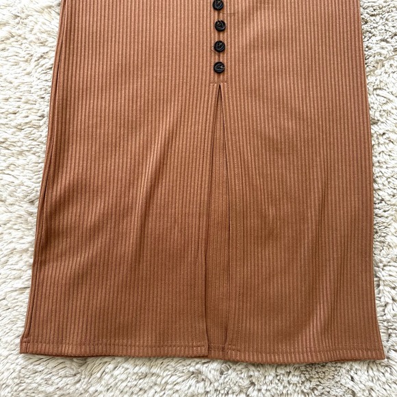 *NWOT* 2bella Brown Form Fitting Summer Button Slit Midi/Maxi Dress Womens Sz Sm - Picture 4 of 10